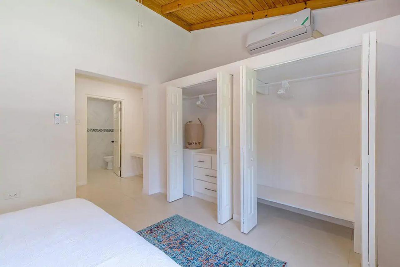 New 3-bed On Hip Strip, Access, Sleeps 8 Holiday home