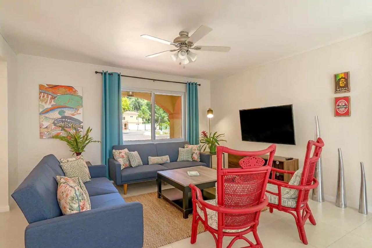 Holiday home New 3-bed On Hip Strip, Access, Sleeps 8 *
