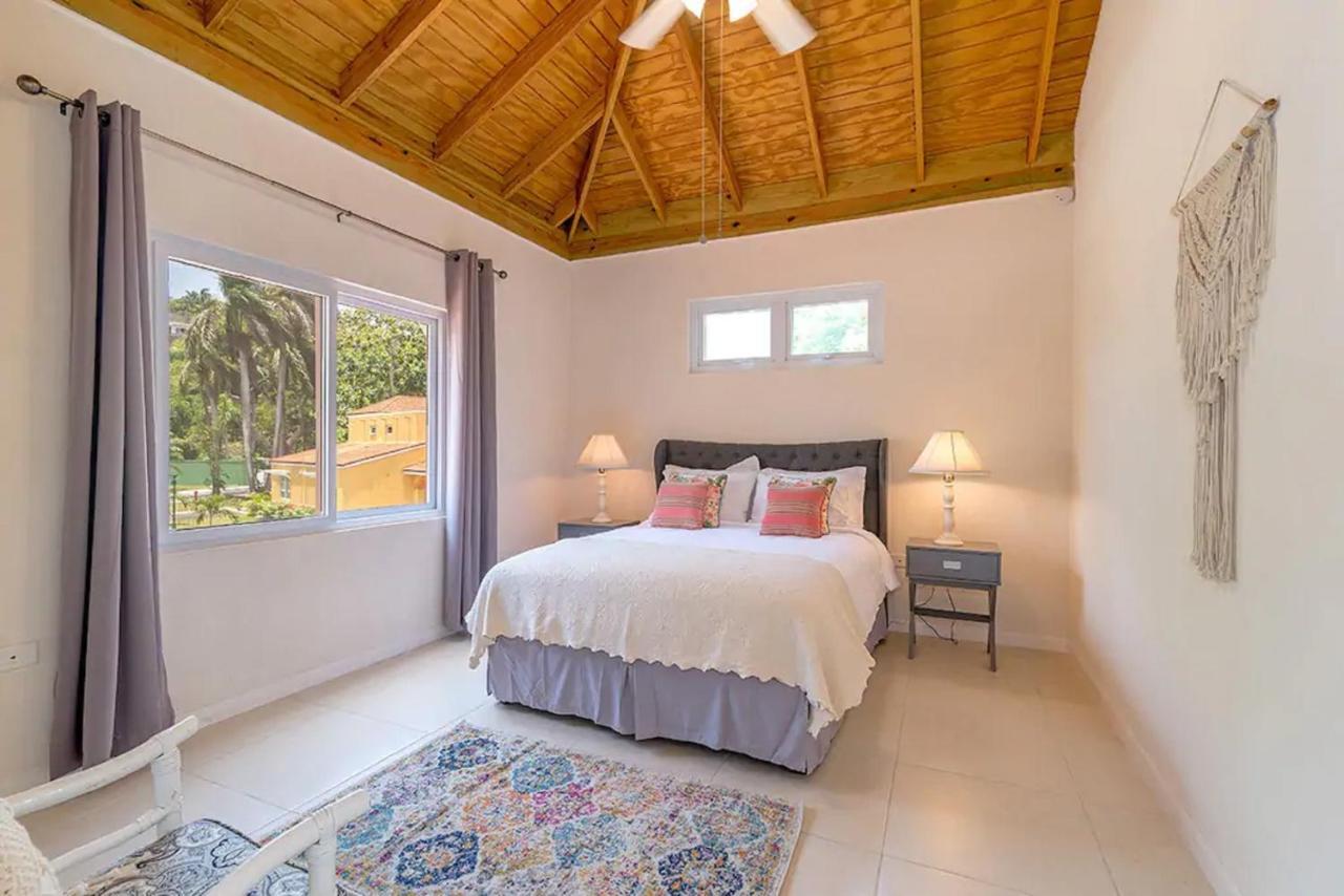 Holiday home New 3-bed On Hip Strip, Access, Sleeps 8 Montego Bay