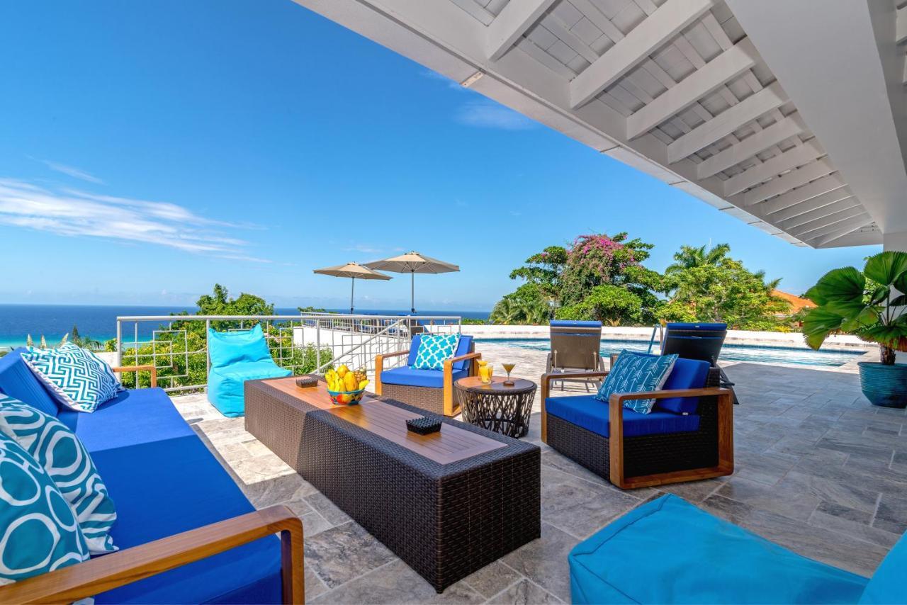 Magnificent 5-bedroom Estate Villa, Sleeps 12 Villa *