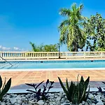 Falcon Sunset 2Br- Airport Transport Available -Security-Gated