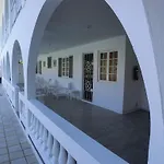 Kenwood Villa Suites