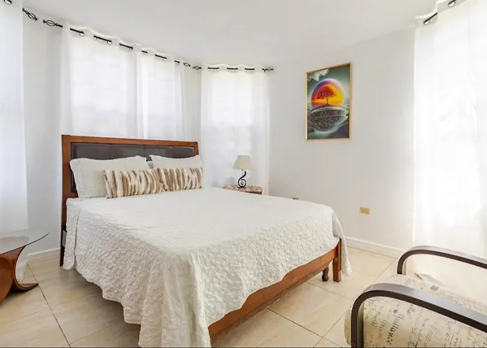 Cozy Apartment W/Ocean View, Pool & Beach Access