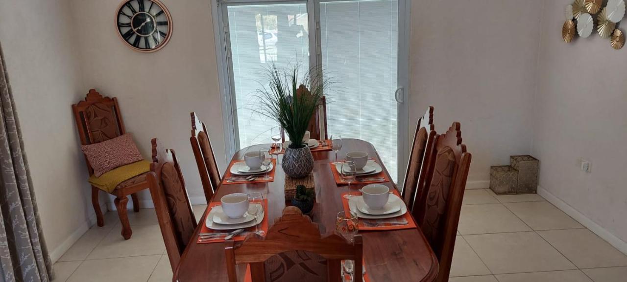 Mobay Palmas Villa *