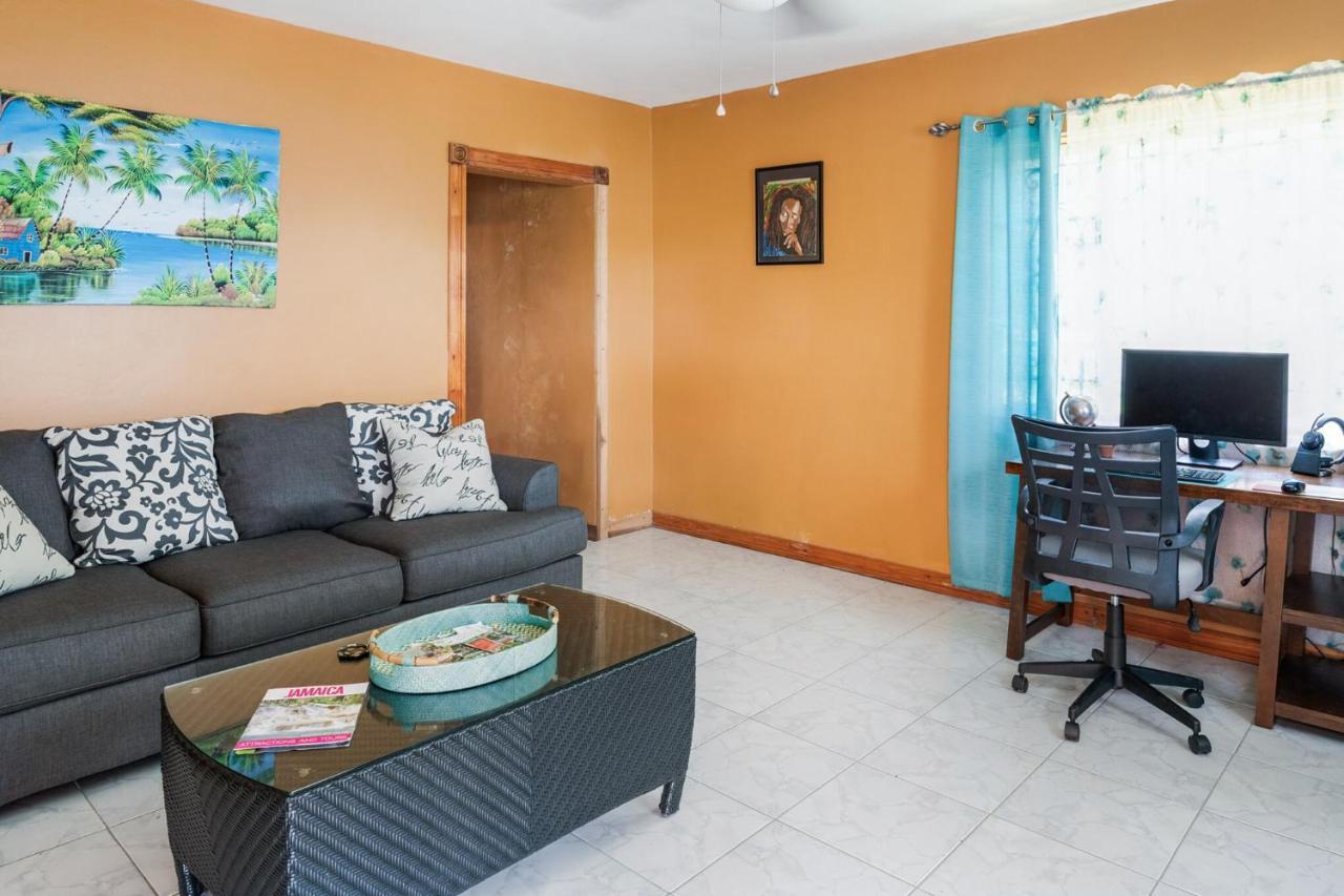 Yanceylargoestate 2br With Mountain Views
