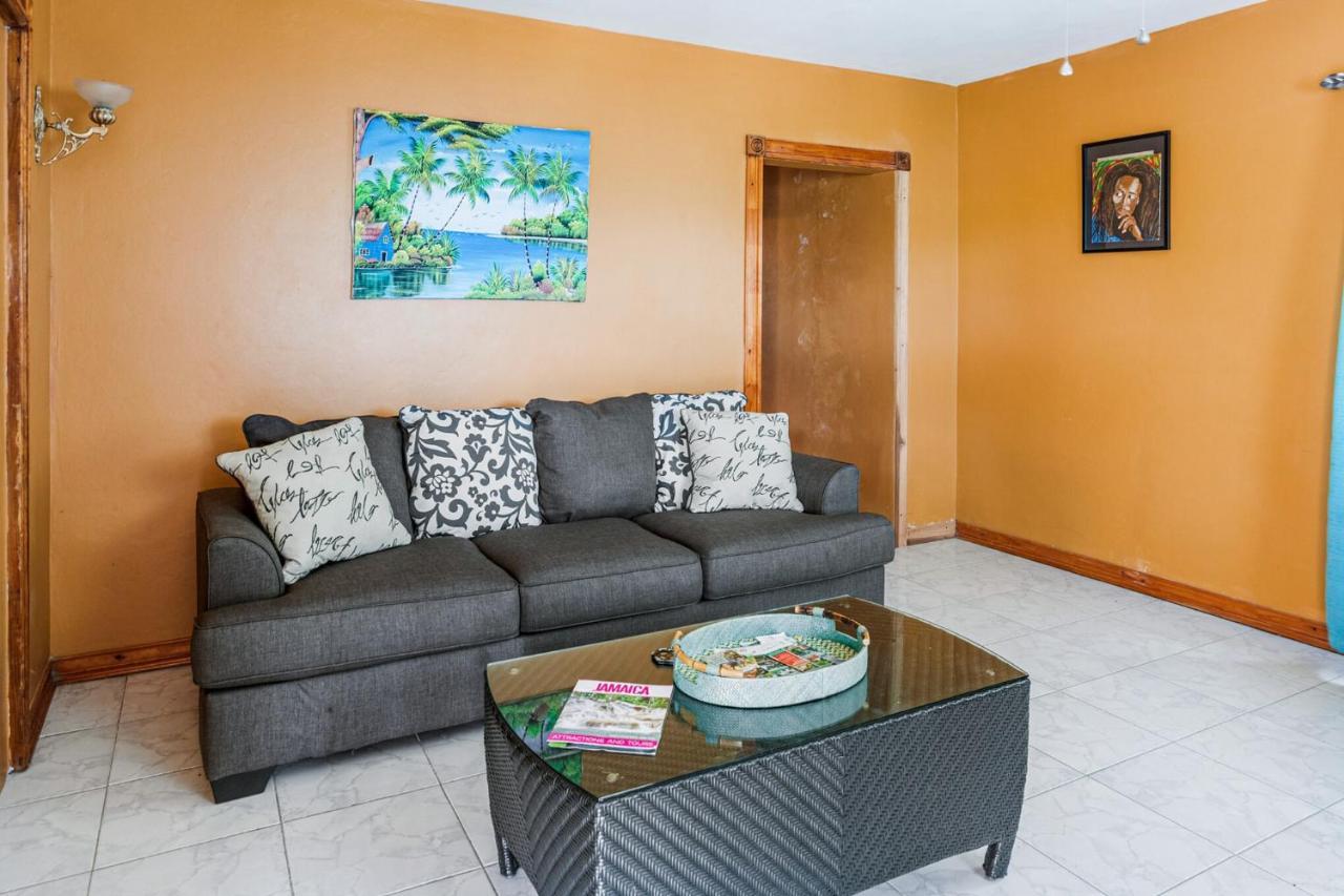 Villa Yanceylargoestate 2br With Mountain Views Montego Bay