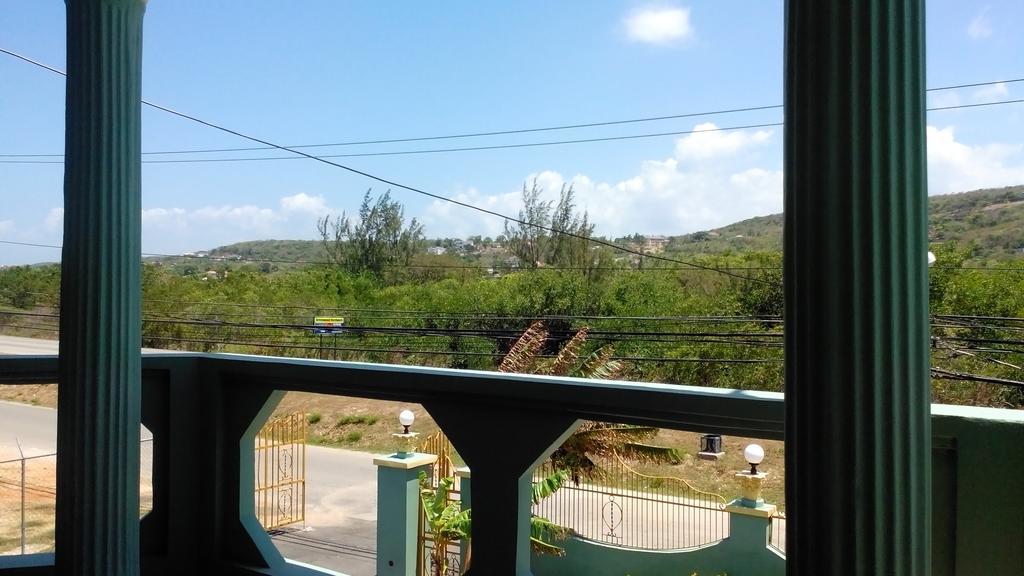 Hotel Tropik Leadonna