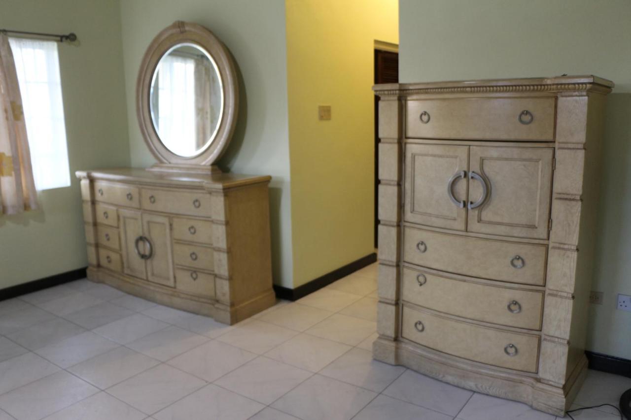 A Luxurious 4-bedroom Private With Games Room, Theatre & Modern Art Villa Montego Bay