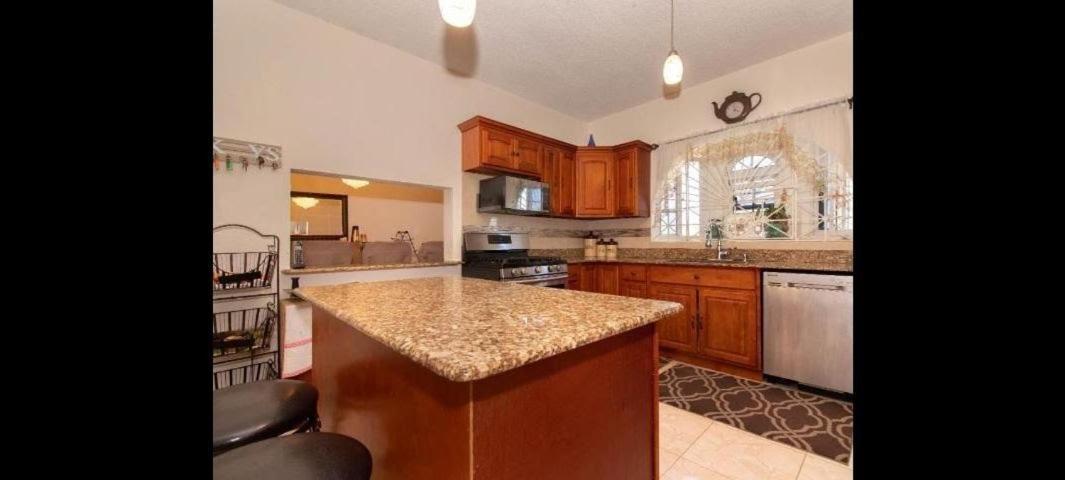 Hills Royale -ironshore * Montego Bay