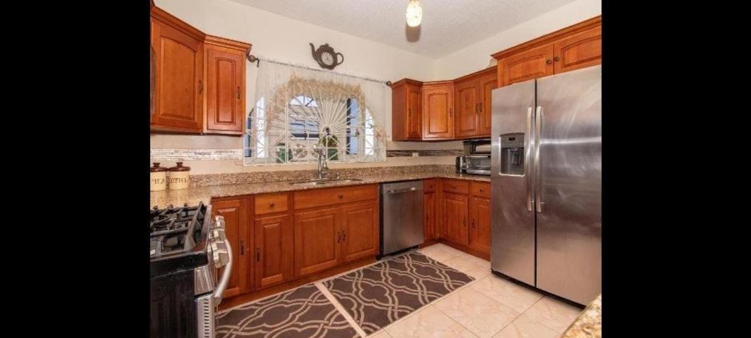Hills Royale -ironshore Apartamento *