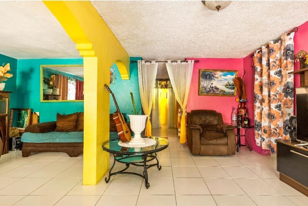 Colorful Private Oasis Homestay