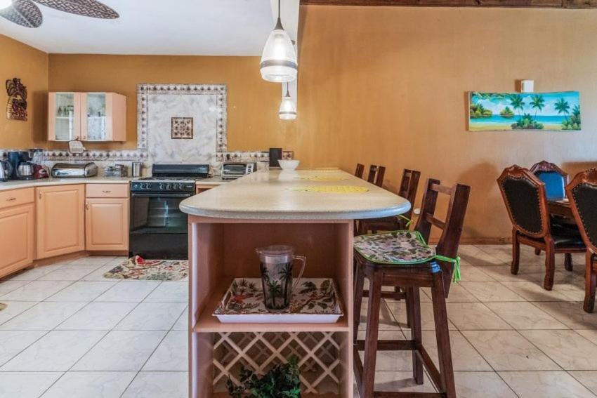 Yanceylargo Estate - Newly Renovated 7br Beautiful Two-story W Gorgeous Mountain View Villa *