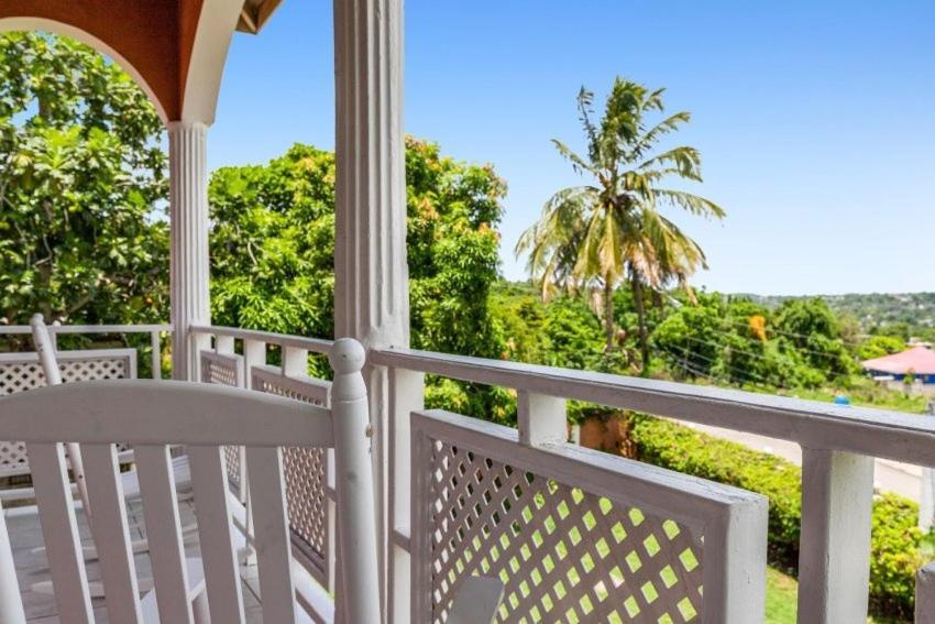 Yanceylargo Estate - Newly Renovated 7br Beautiful Two-story W Gorgeous Mountain View *