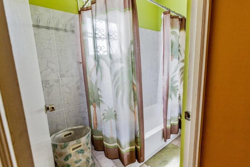 Villa Yanceylargo Estate - Newly Renovated 7br Beautiful Two-story W Gorgeous Mountain View