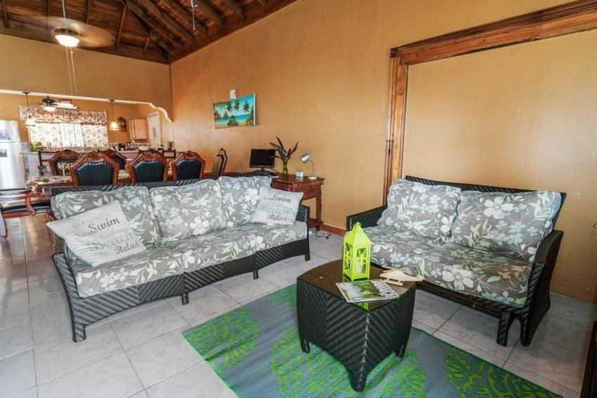 Yanceylargo Estate - Newly Renovated 7br Beautiful Two-story W Gorgeous Mountain View