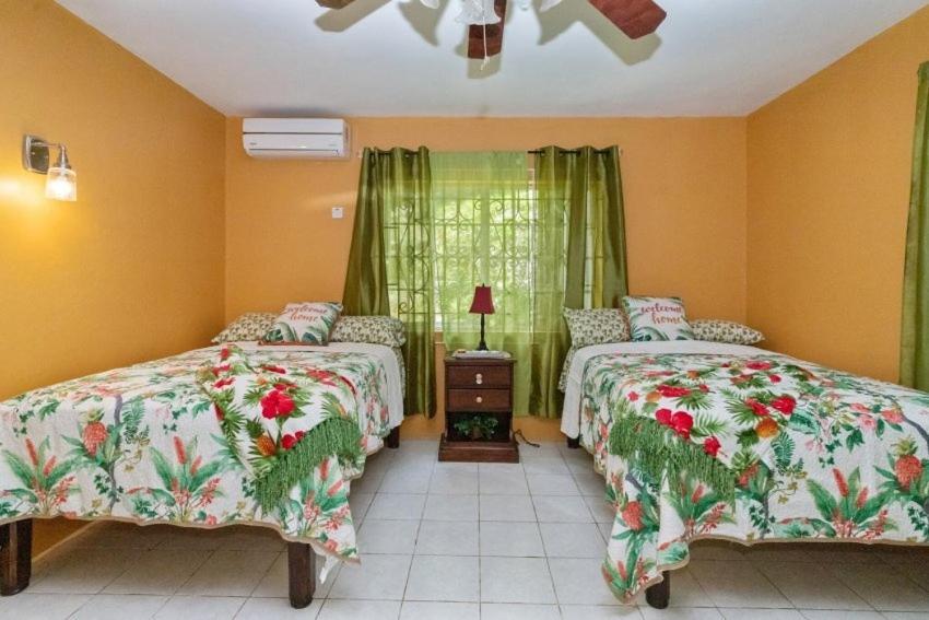 Yanceylargo Estate - Newly Renovated 7br Beautiful Two-story W Gorgeous Mountain View *