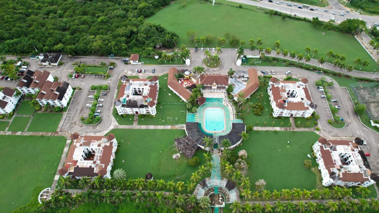 Seacastles By The Beach/pool