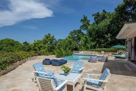 Hospitalityexpert Charming 4 Bedroom Sleeps 10 - Pool Hot Tub & Private Chef Villa *