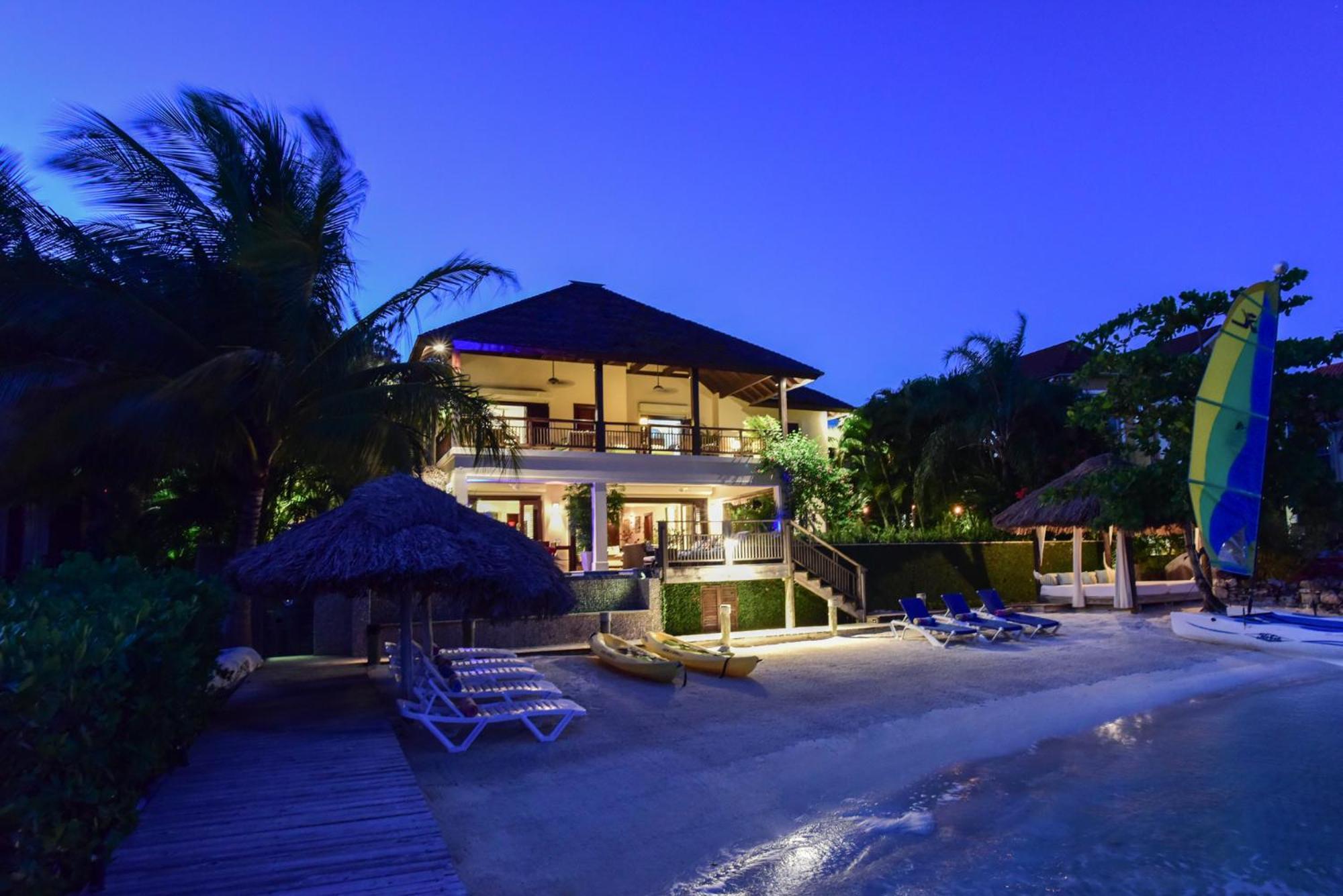Afimi House 4br Beachfront