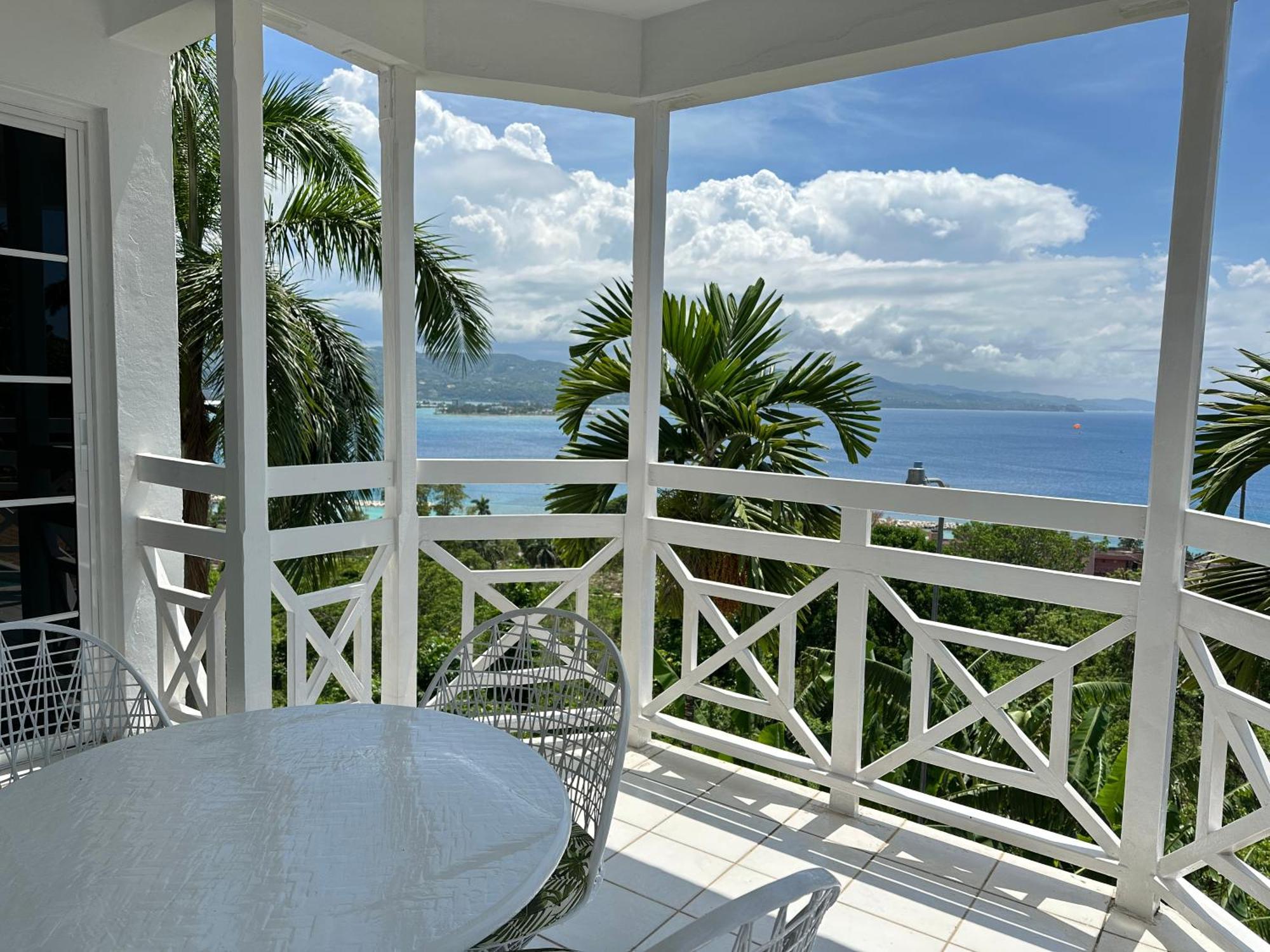 Falcon Islandview - Airport Pickup Available - 24Security * Montego Bay
