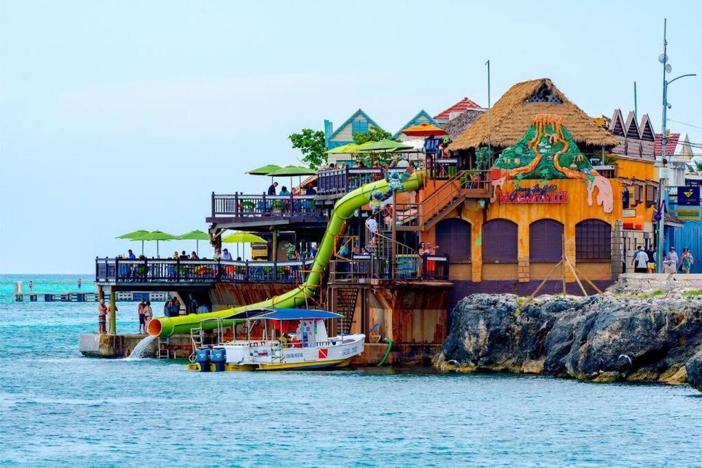 Falcon Islandview - Airport Pickup Available - 24Security *