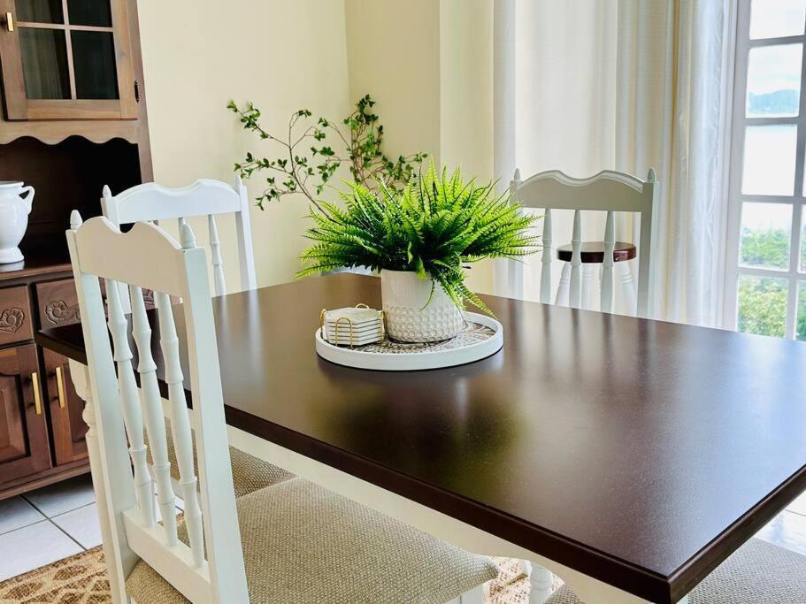 Falcon Islandview - Airport Pickup Available - 24Security Apartment *