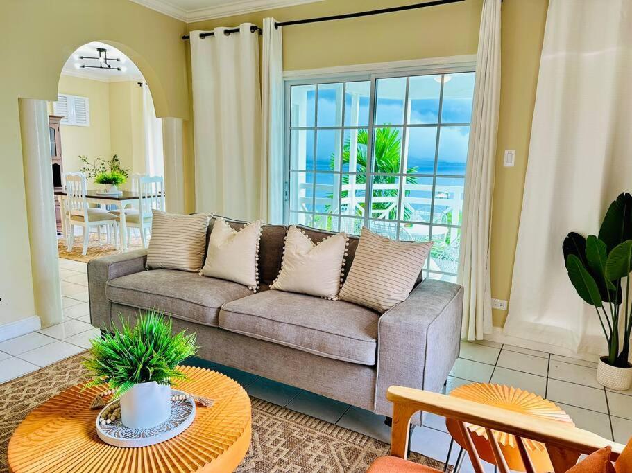 Falcon Islandview - Airport Pickup Available - 24Security Apartment *