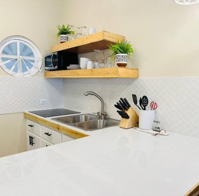 Falcon Sunset 2br- Airport Transport Available -security-gated Apartment Montego Bay