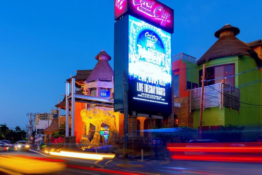 Falcon Sunset 2br- Airport Transport Available -security-gated