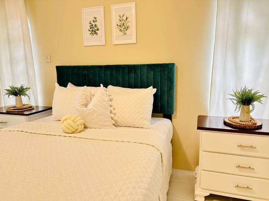 Apartment Falcon Sunset 2br- Airport Transport Available -security-gated