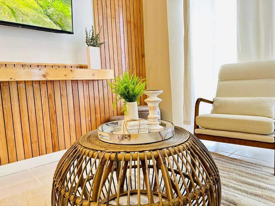 Apartment Falcon Sunset 2br- Airport Transport Available -security-gated