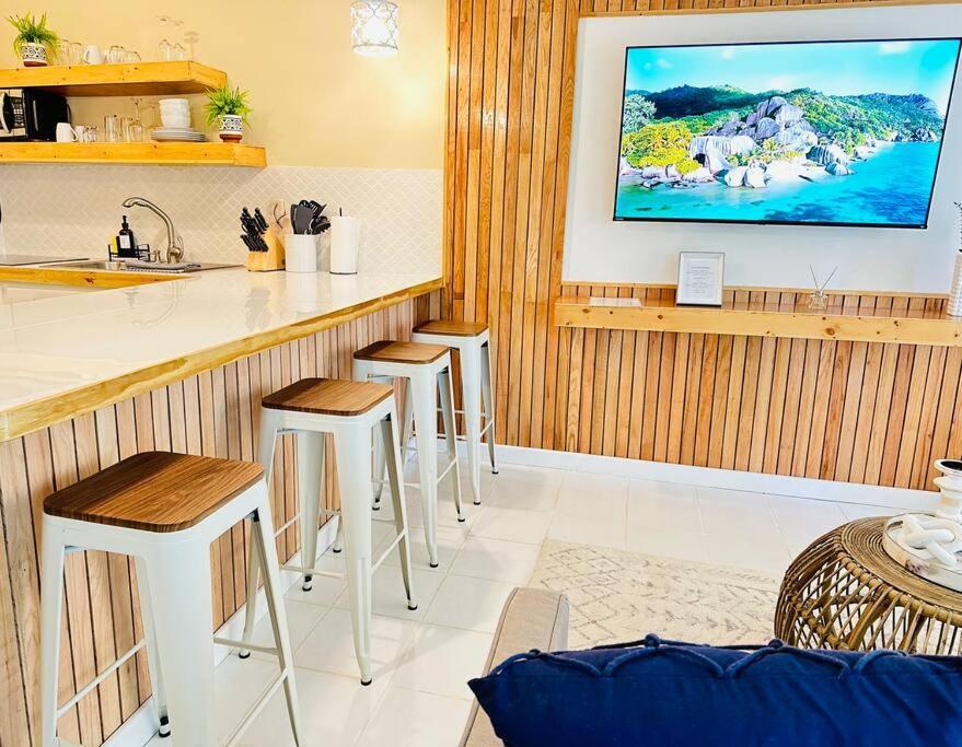 Falcon Sunset 2br- Airport Transport Available -security-gated