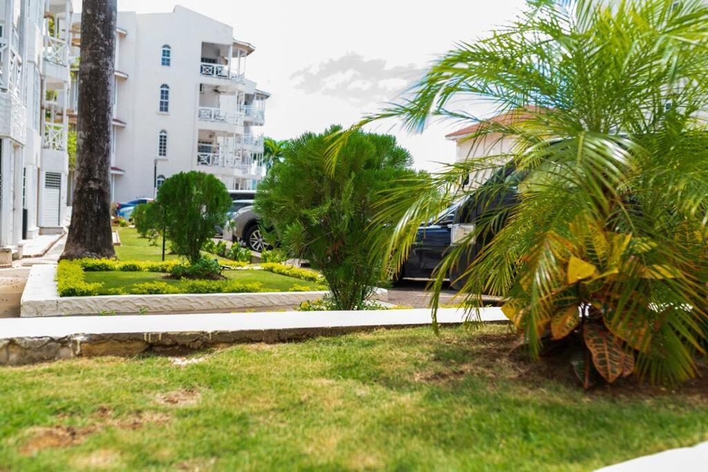 Falcon Sunset 2br- Airport Transport Available -security-gated