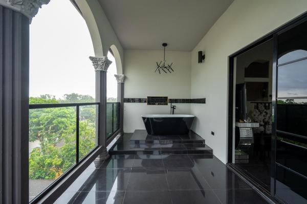 One Luxuray Guest house Montego Bay