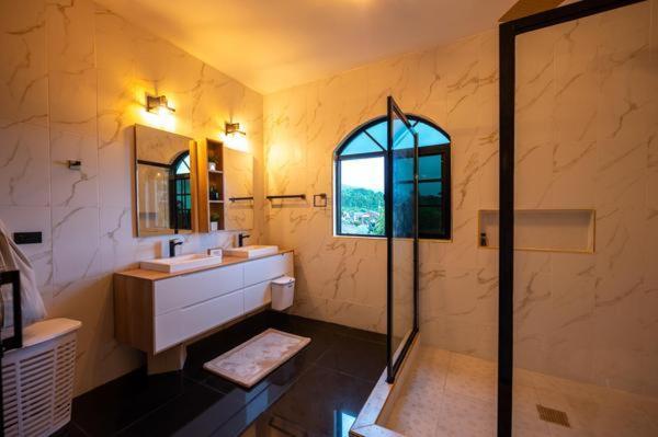 One Luxuray Guest house