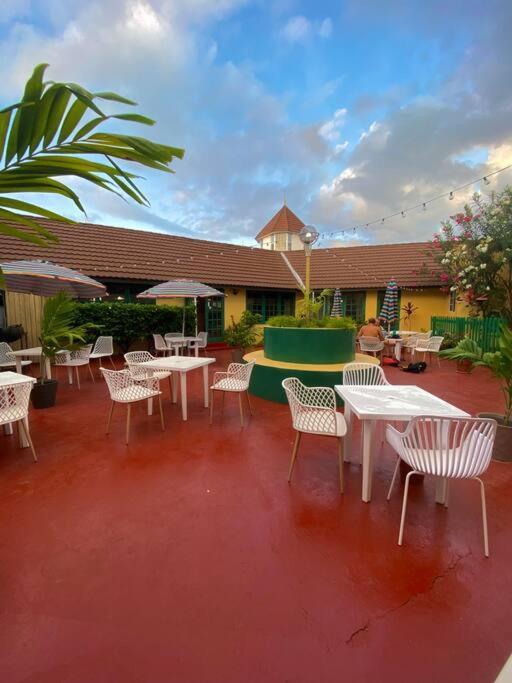 Apartment Seaside Loft With Pool, Sea Castles, Montego Bay