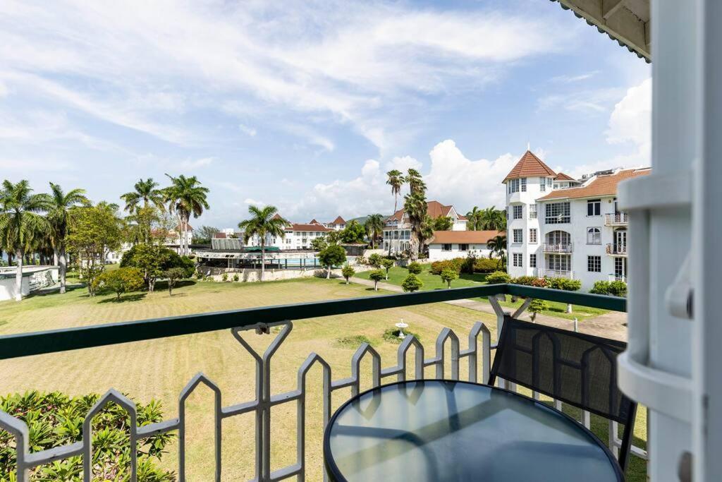 Seaside Loft With Pool, Sea Castles,