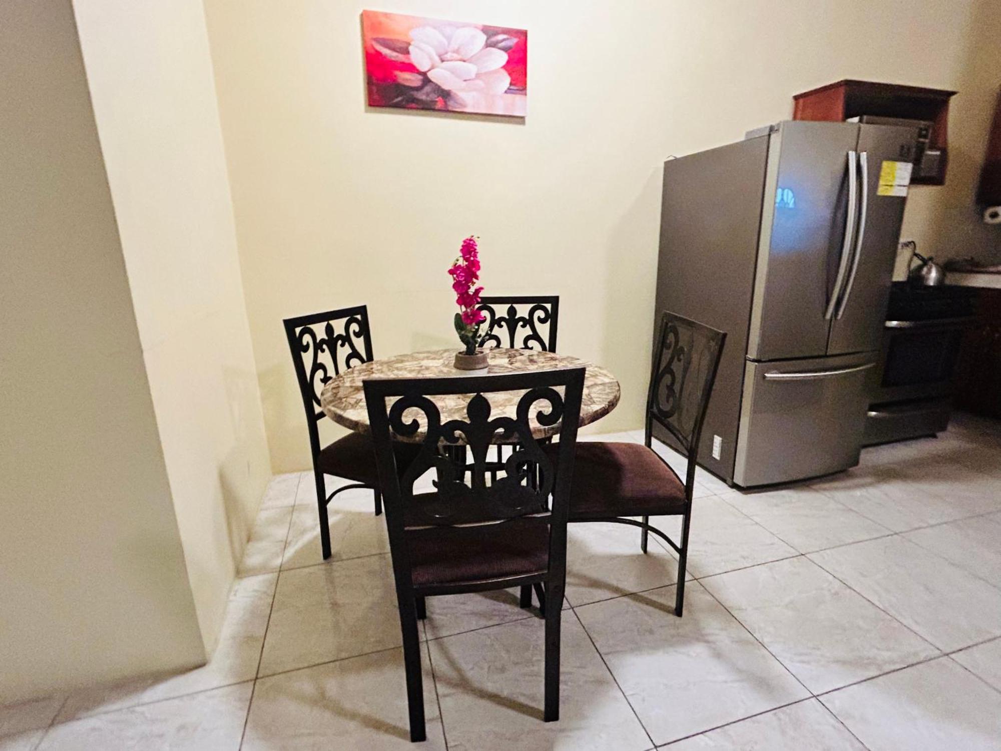 Holiday home The Rest Stop- Gated Community-24 Hrs Security Montego Bay