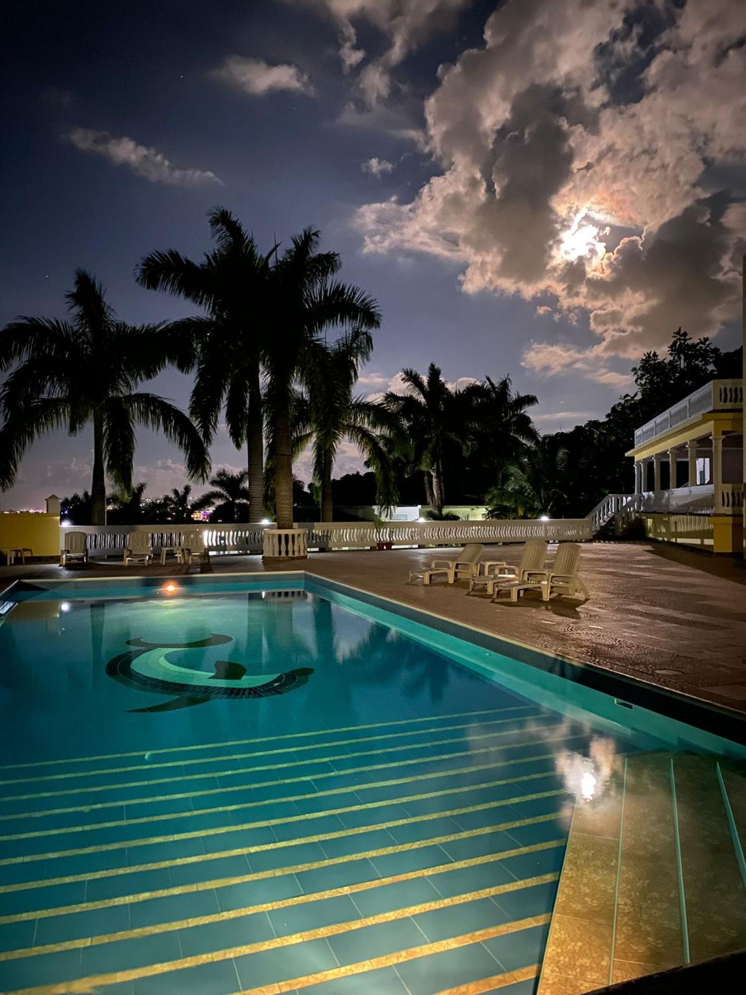 Spring Garden Mobay Aparthotel *