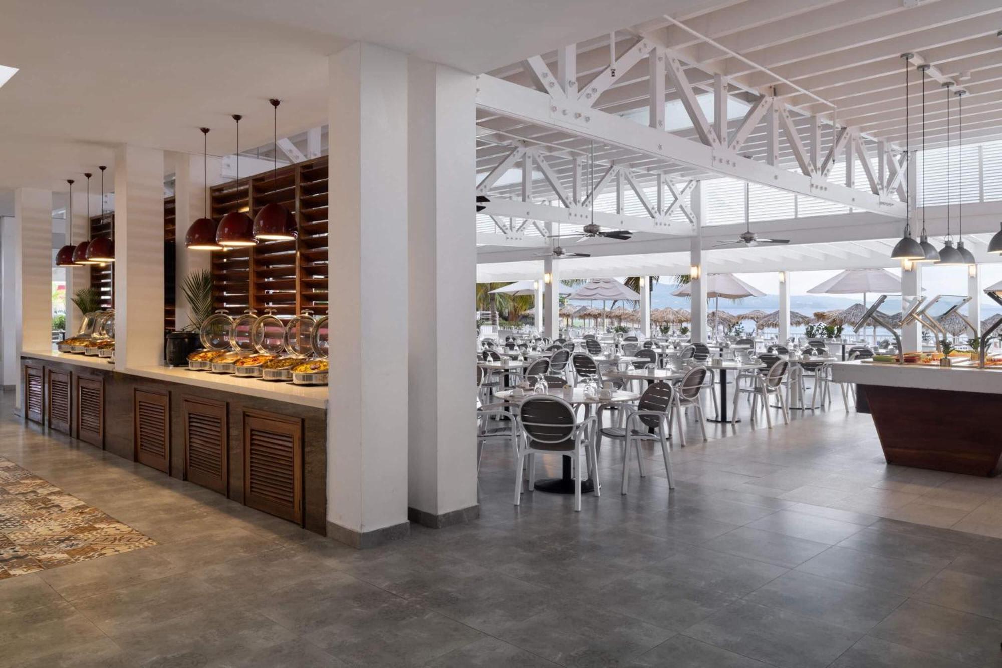 Grand Decameron Cornwall Beach, A Trademark All-Inclusive Resort