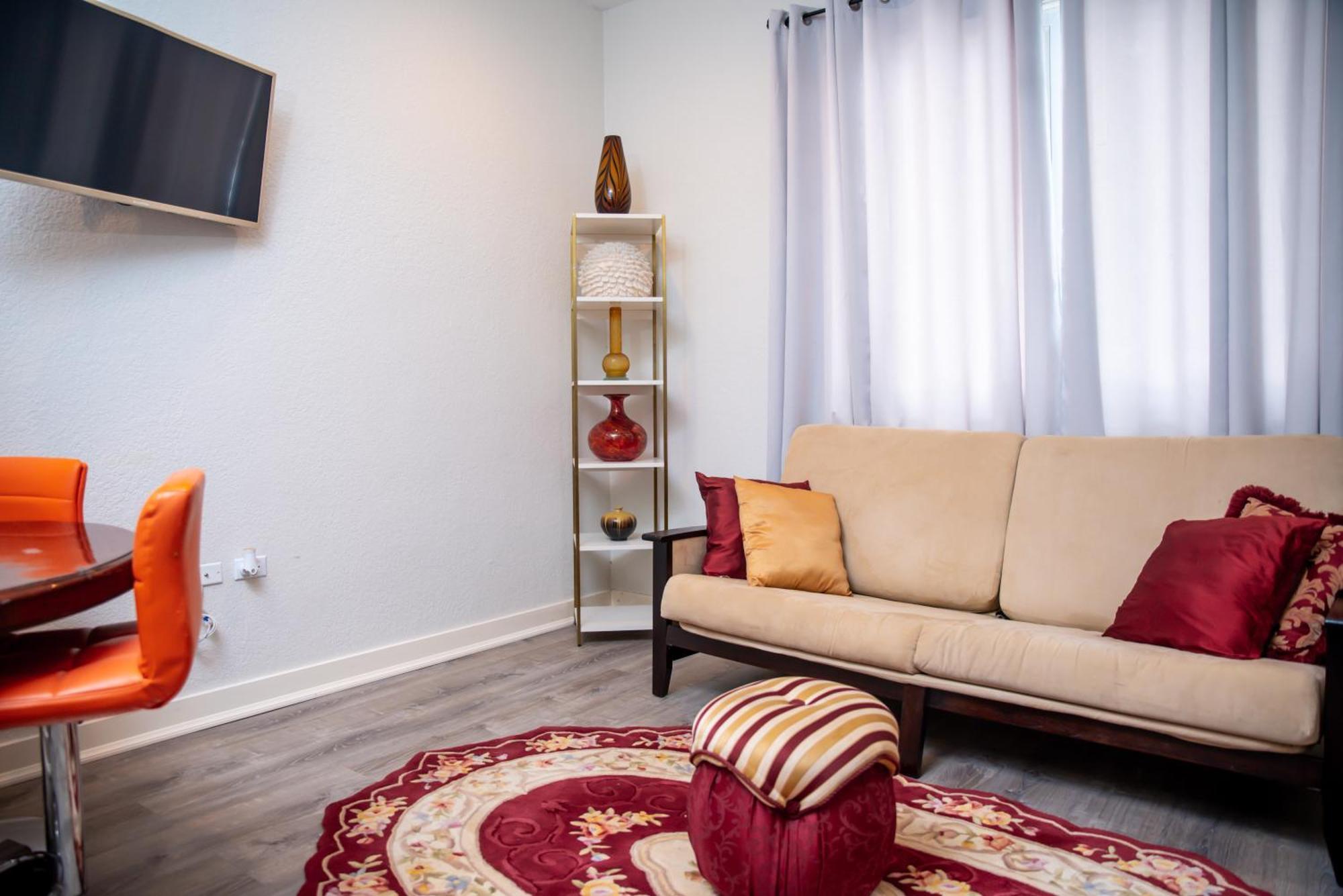 Apartment Bay - 5 Units *