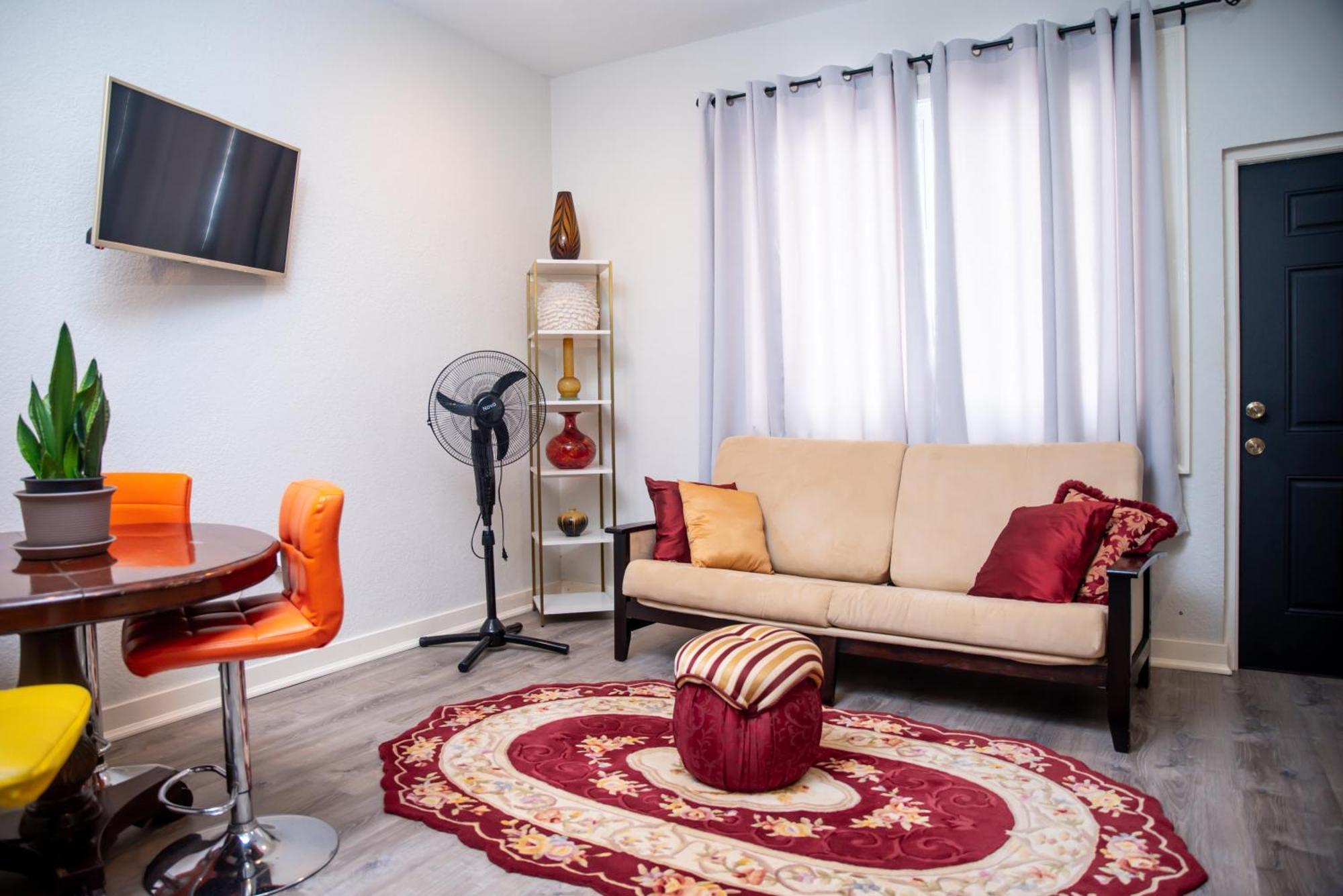 Apartment Bay - 5 Units