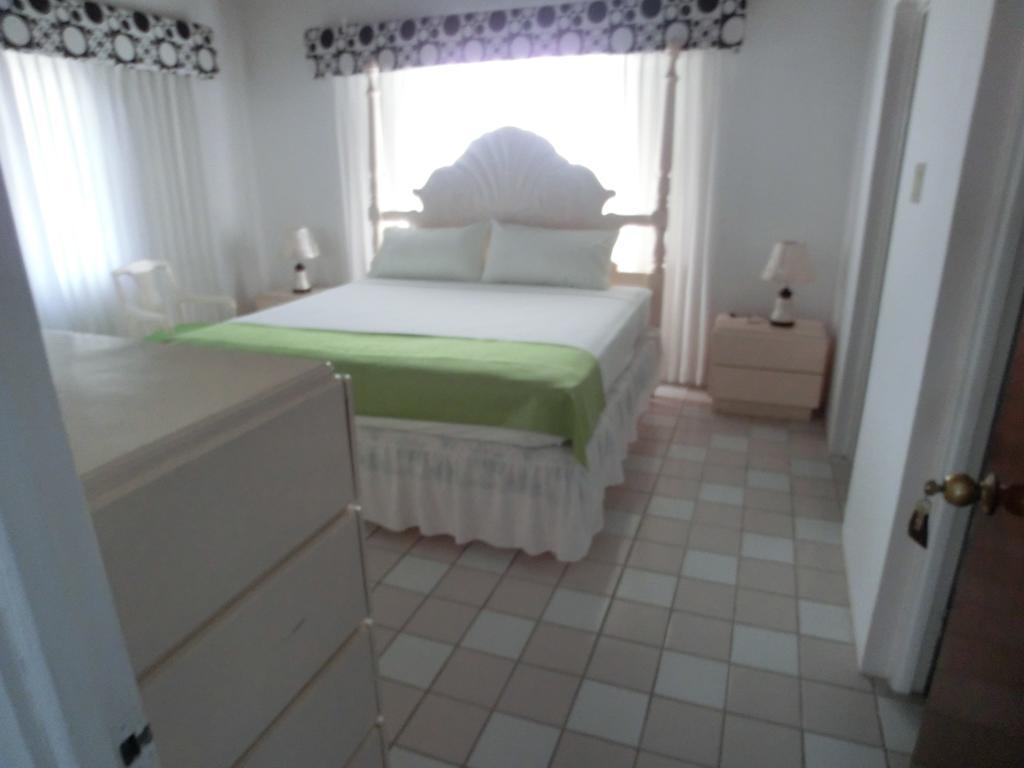 Kenwood Villa