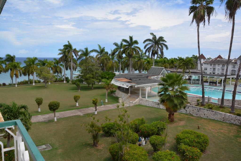 Seacastles By The Beach/pool Aparthotel