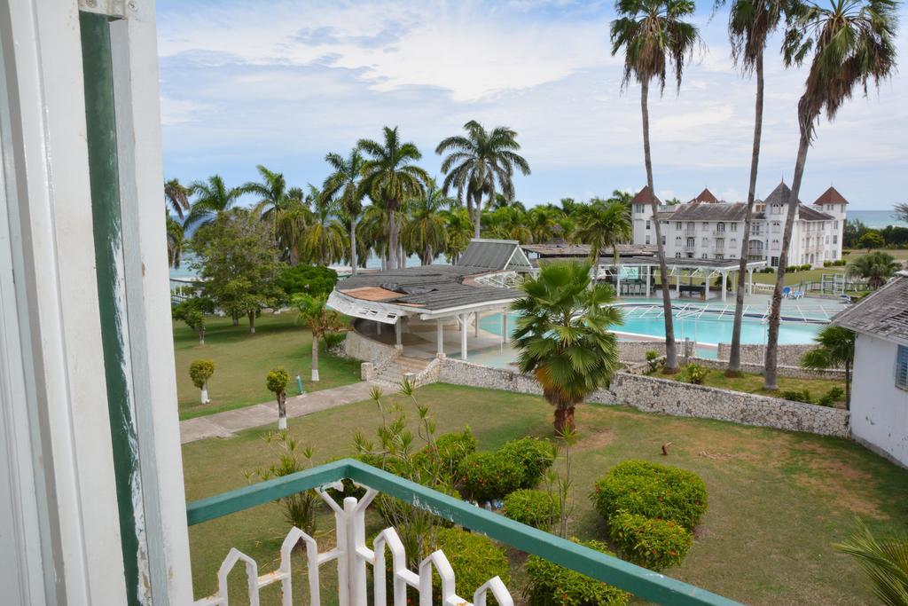 Aparthotel Seacastles By The Beach/pool