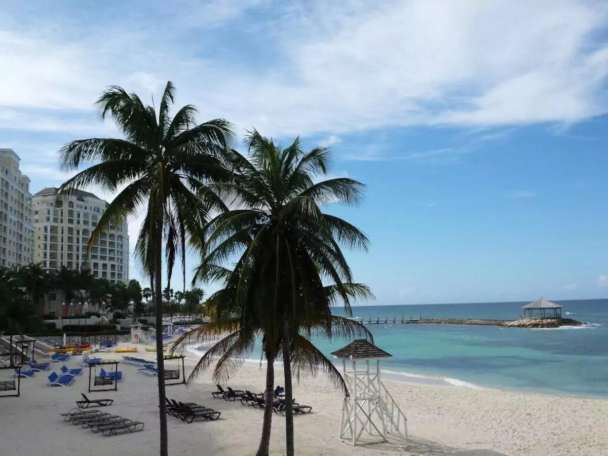 Family Complex Beside W/pool #1 * Montego Bay
