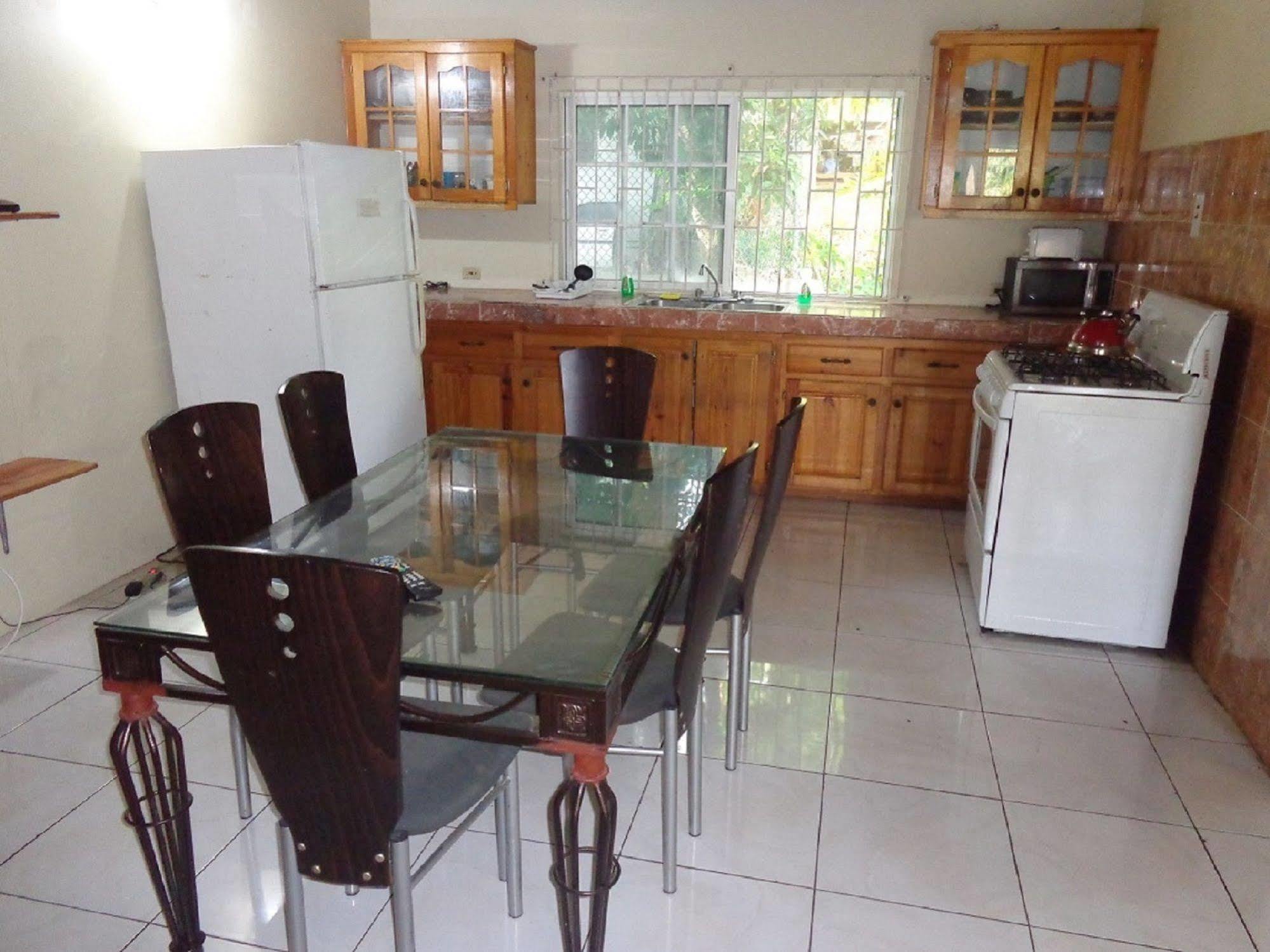 Bethel Court 2* Montego Bay