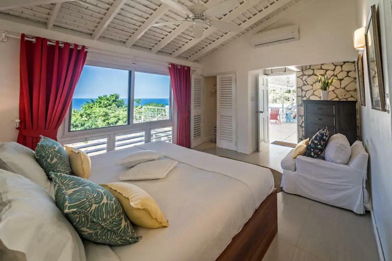 Magnificent 5-bedroom Estate Villa, Sleeps 12 *