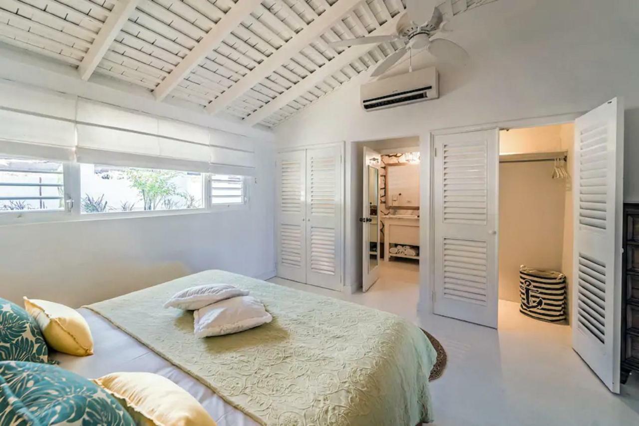Magnificent 5-bedroom Estate Villa, Sleeps 12 *