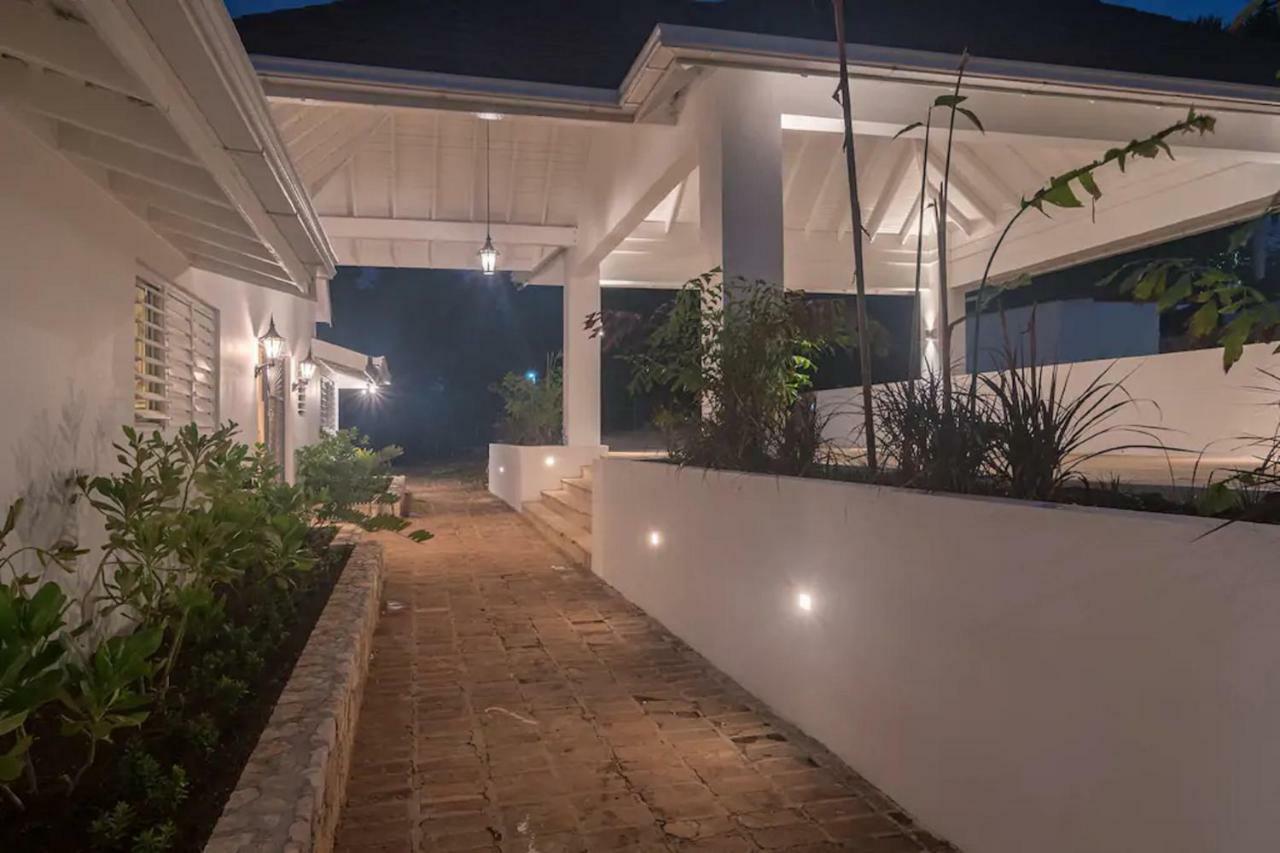 Magnificent 5-bedroom Estate Villa, Sleeps 12 Villa Montego Bay